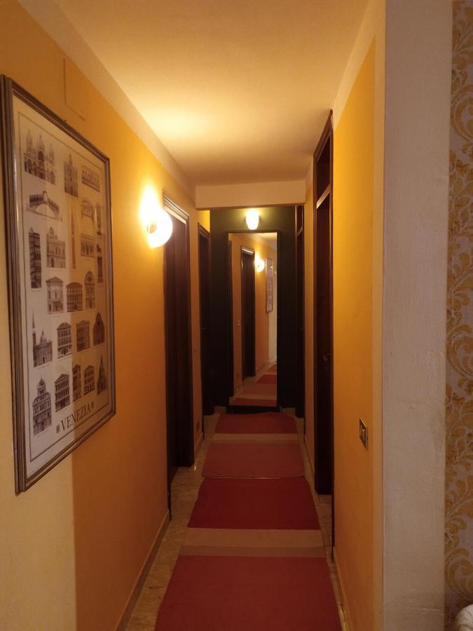 Hotel Two Steps From Rialto Bridge Venezia Esterno foto