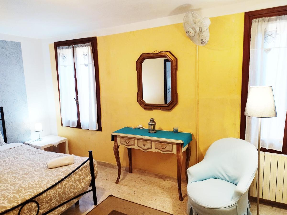 Hotel Two Steps From Rialto Bridge Venezia Esterno foto