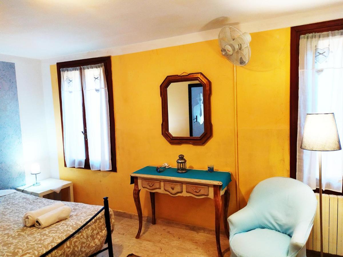 Hotel Two Steps From Rialto Bridge Venezia Esterno foto