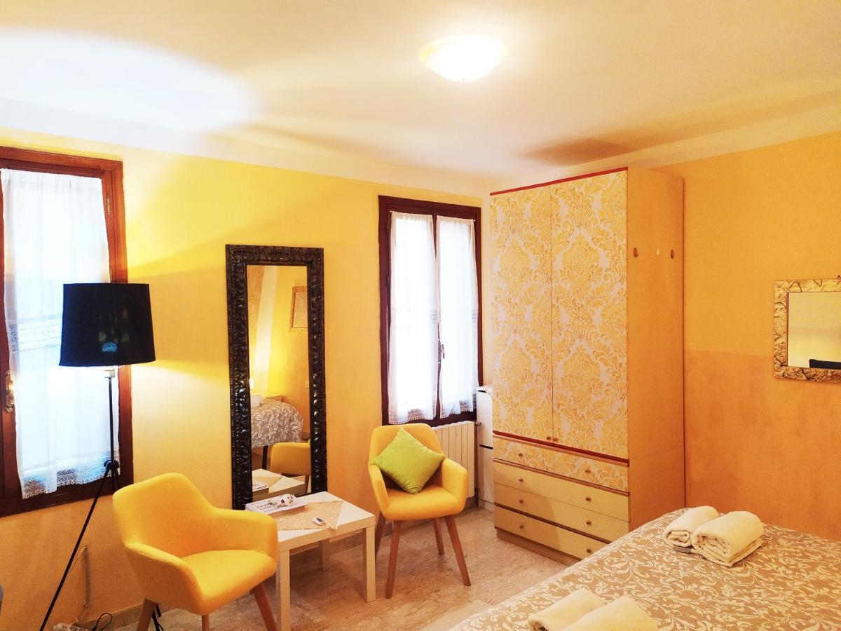 Hotel Two Steps From Rialto Bridge Venezia Esterno foto