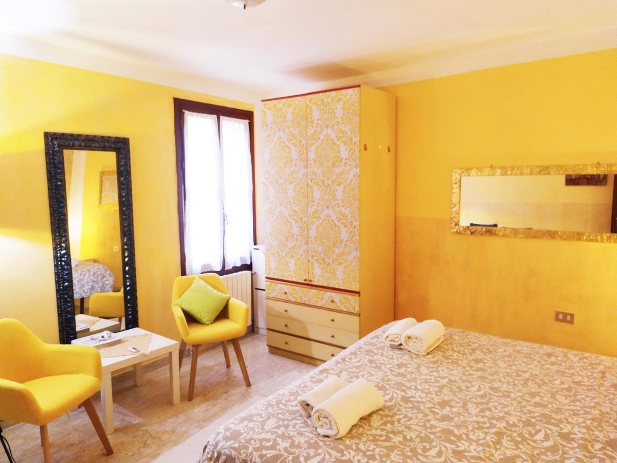 Hotel Two Steps From Rialto Bridge Venezia Esterno foto